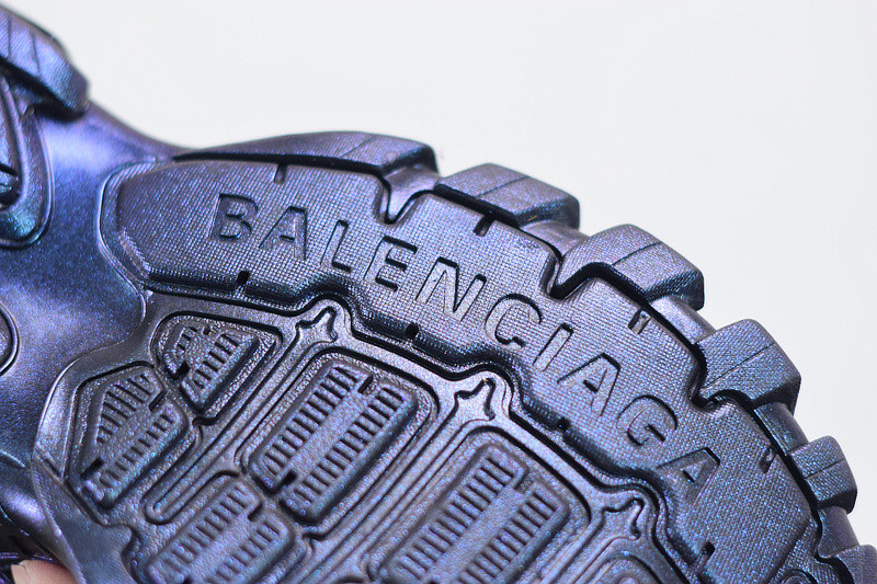 bc track sneaker