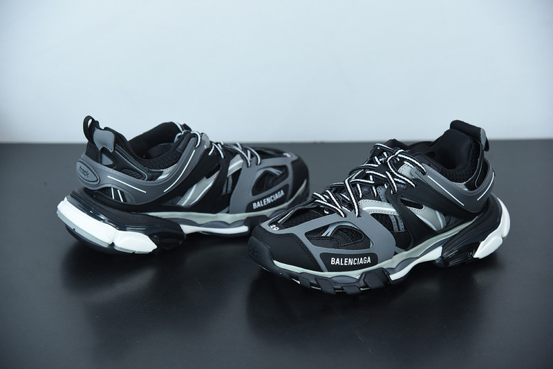 bc track sneaker