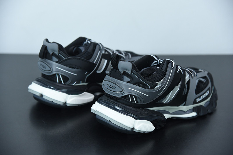 bc track sneaker