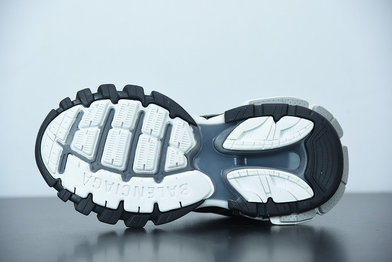 bc track sneaker