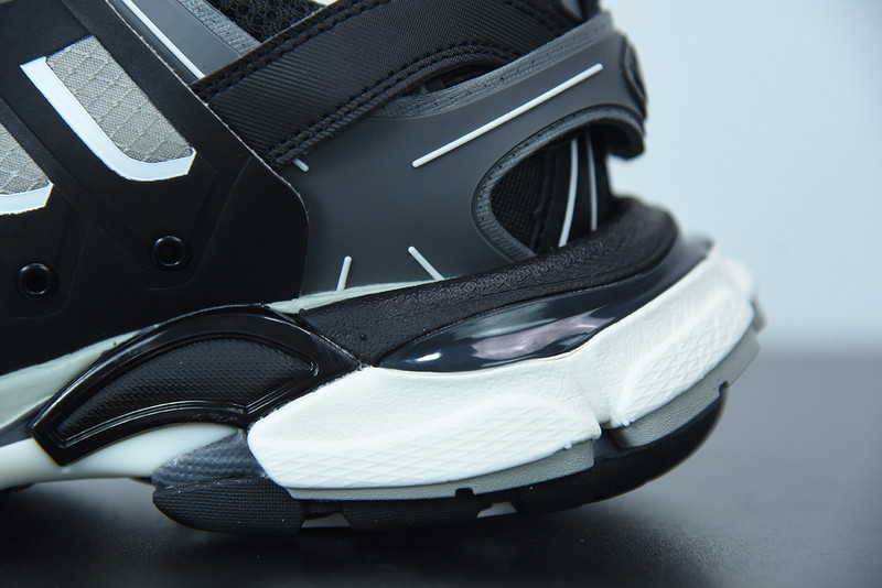 bc track sneaker