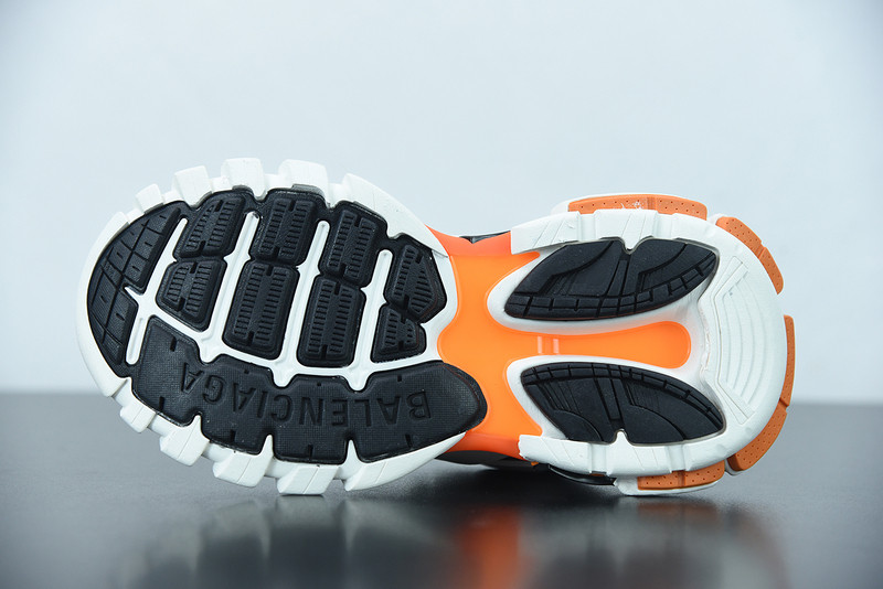 bc track sneaker