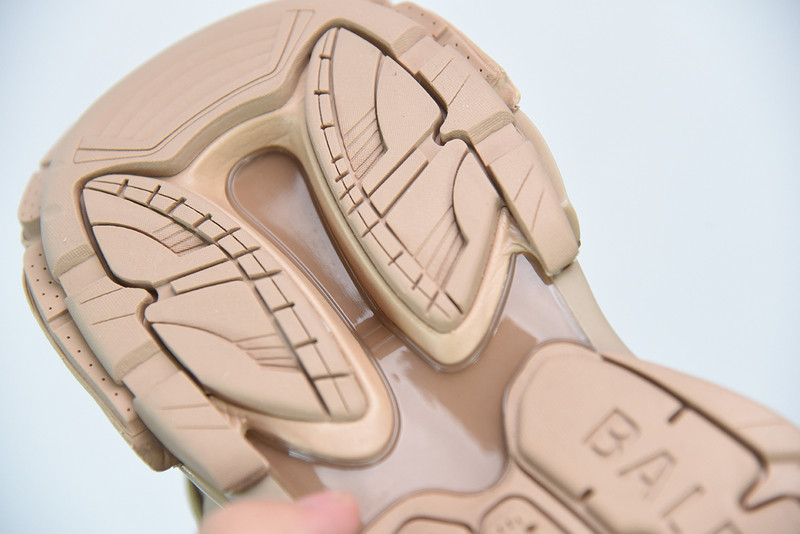 bc track sneaker