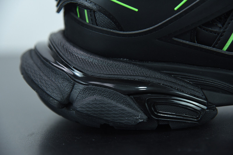 bc track sneaker