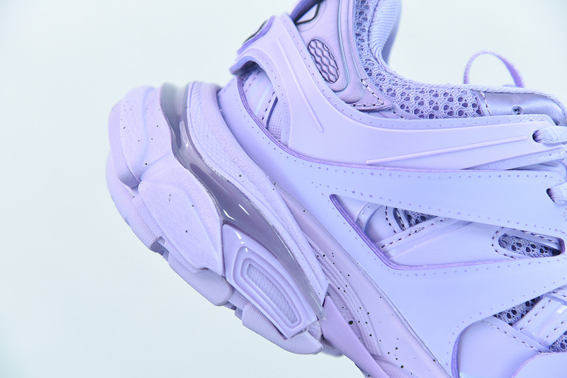 bc track sneaker