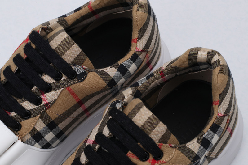 B**rry sneaker