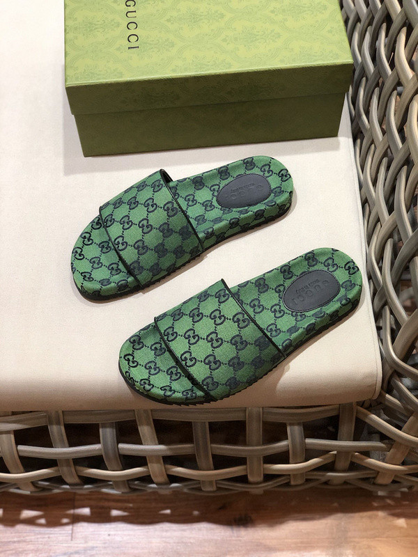 g*u*i sandals