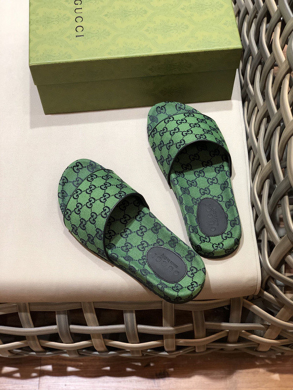 g*u*i sandals