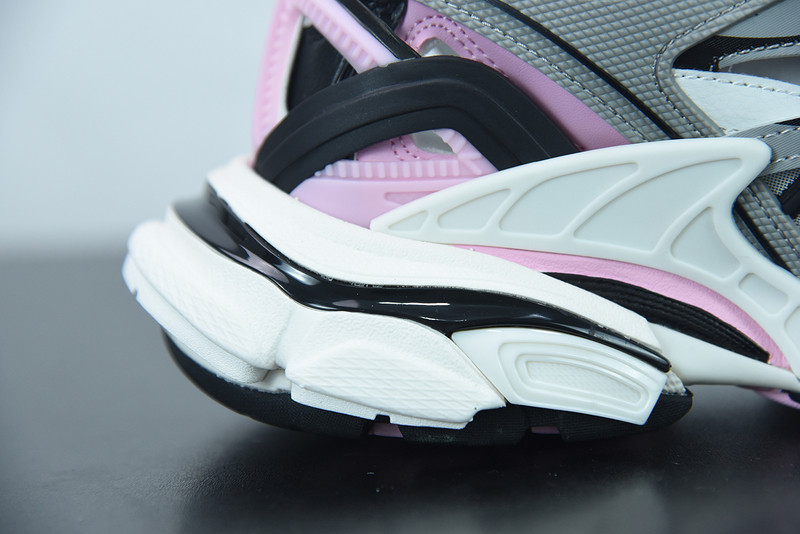bc track sneaker