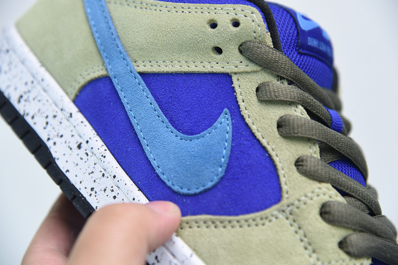 nike sb dunk low “celadon” bq6817-301