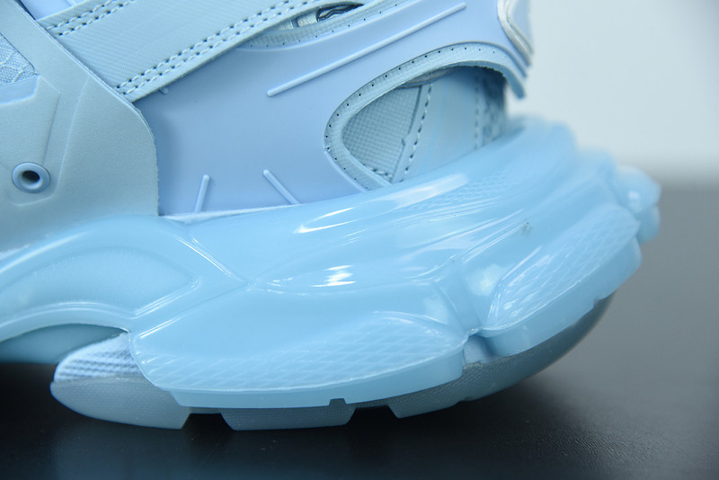 bc track sneaker