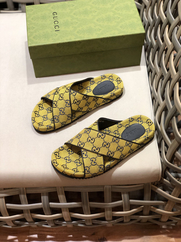 g*u*i sandals