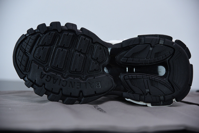 bc track sneaker