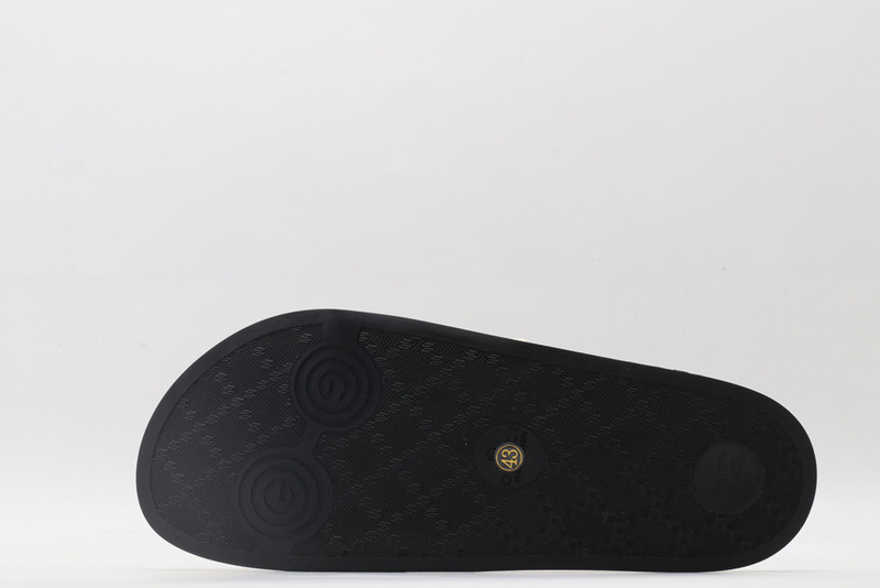 g*u*i sandals
