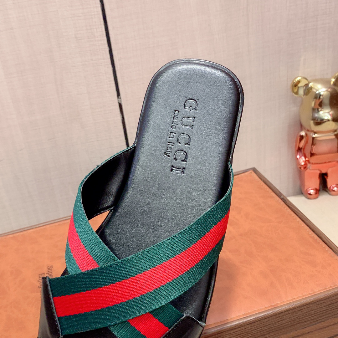g*u*i sandals