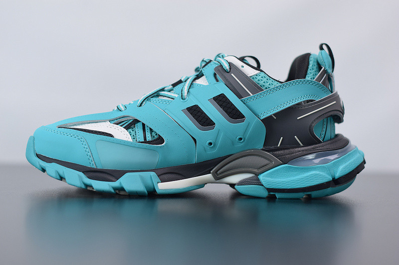 bc track sneaker