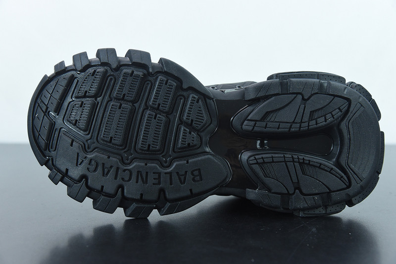 bc track sneaker