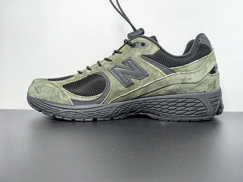 NEW BALANCE SNEAKER