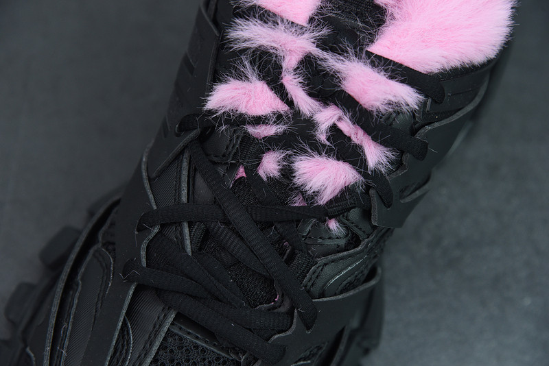bc track sneaker