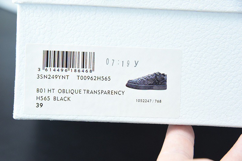 dio* sneaker