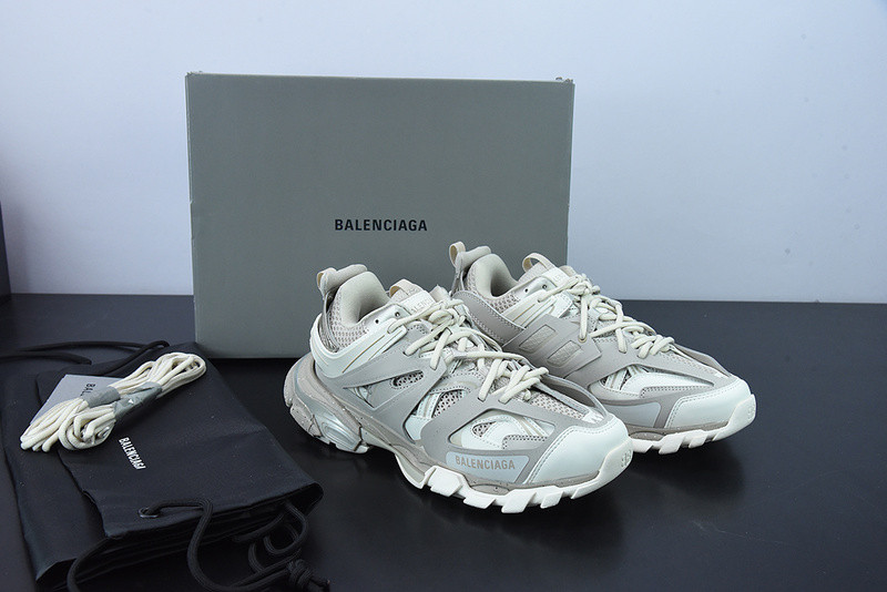bc track sneaker