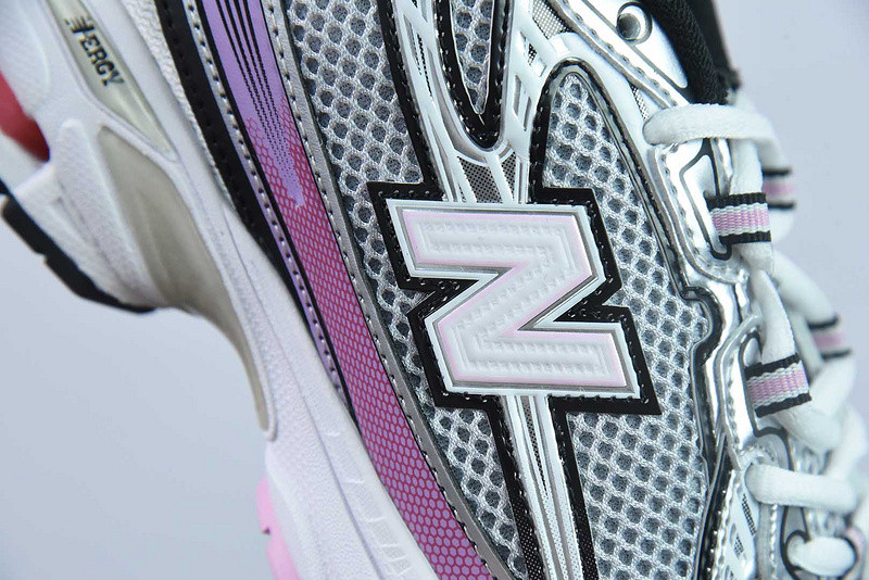 NEW BALANCE SNEAKER