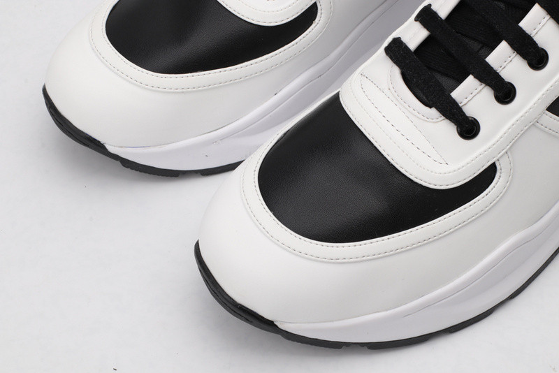 B**rry sneaker