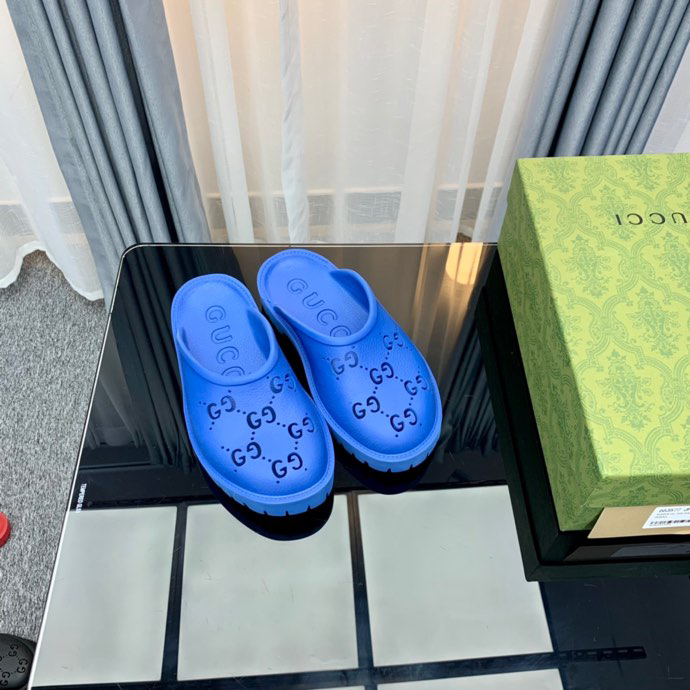g*u*i sandals low