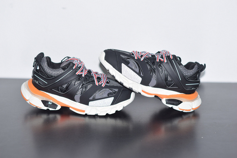 bc track sneaker