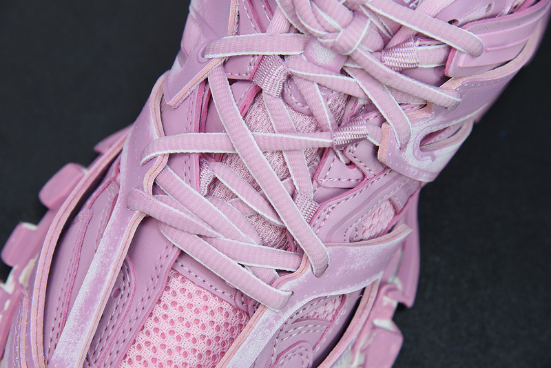 bc track sneaker