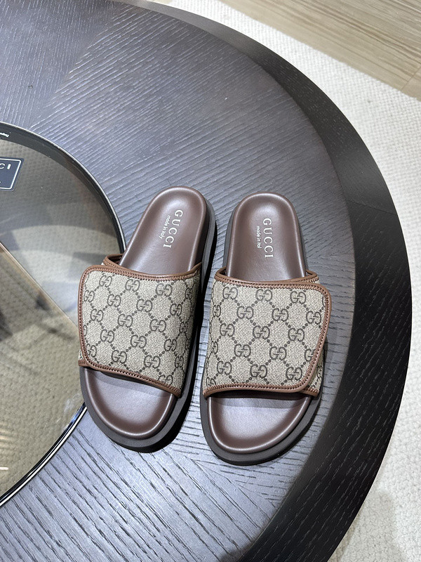 g*u*i sandals