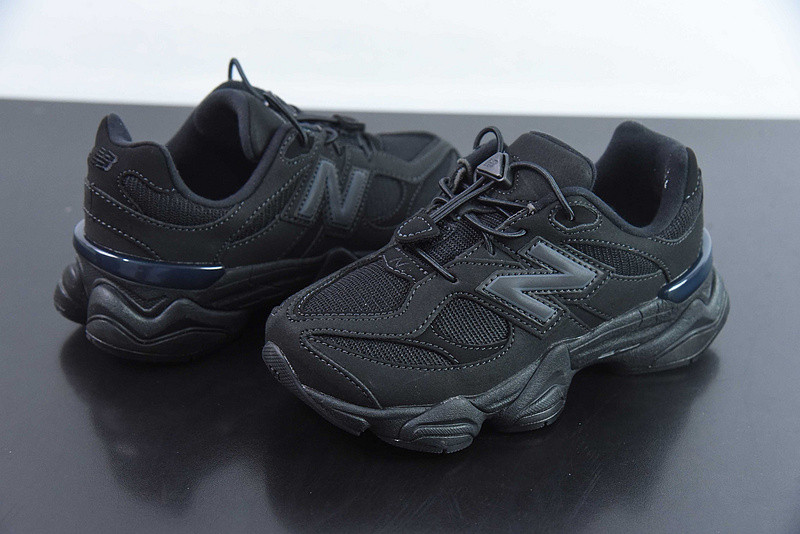 NEW BALANCE SNEAKER