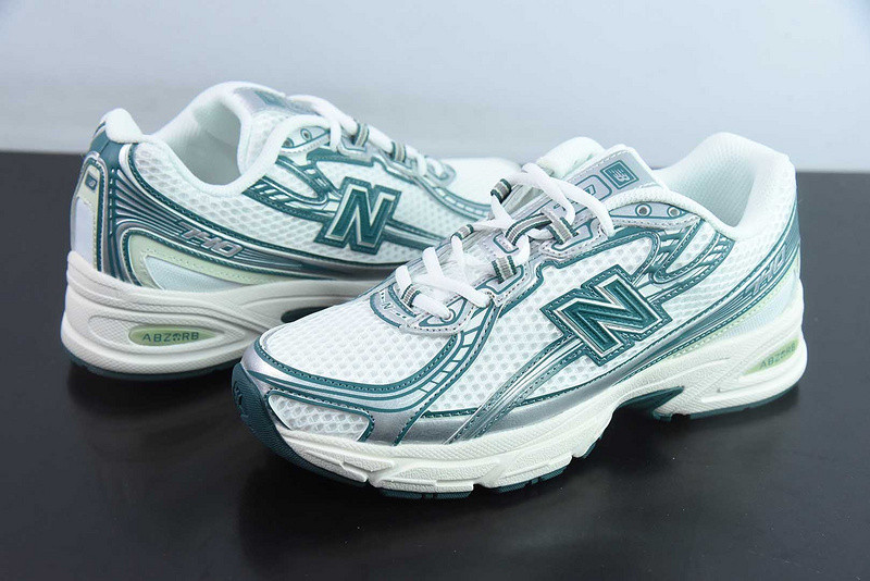NEW BALANCE SNEAKER