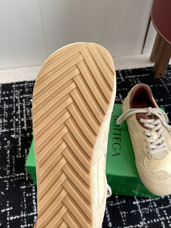 b0tte*a Ven*ta sneaker