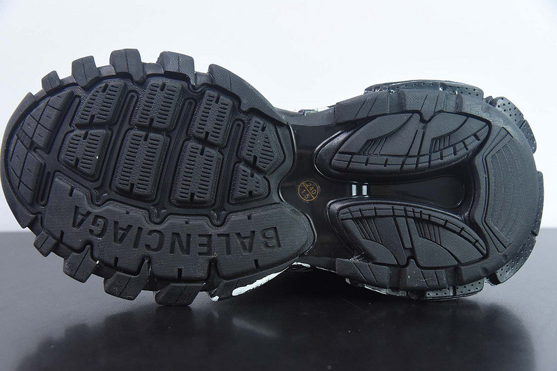 bc track sneaker