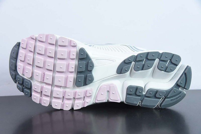 nike wmns zoom vomero 5 520 white pink fn3695-001