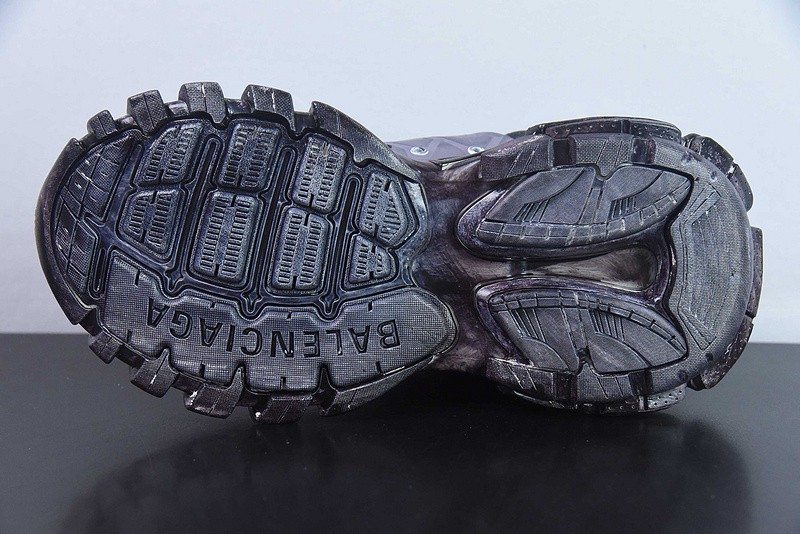 bc track sneaker