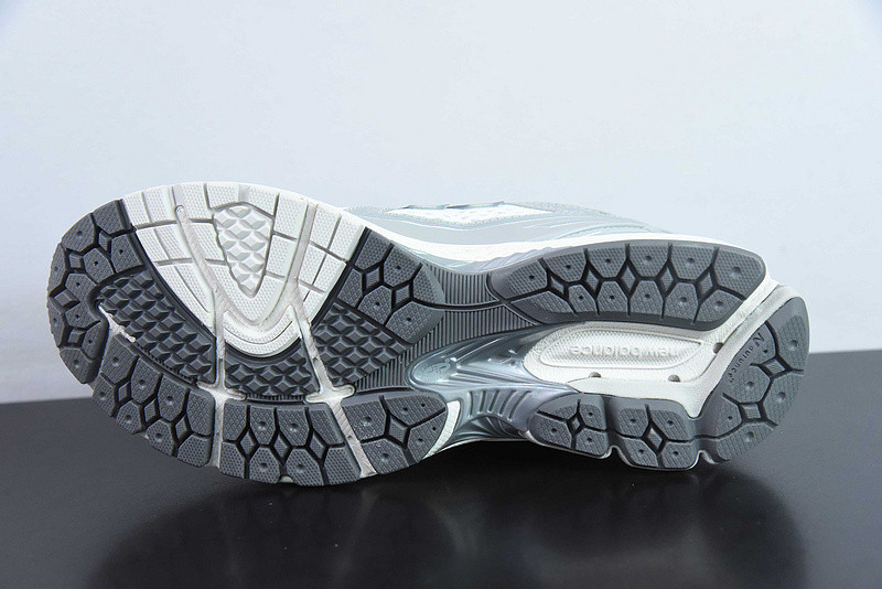 NEW BALANCE SNEAKER