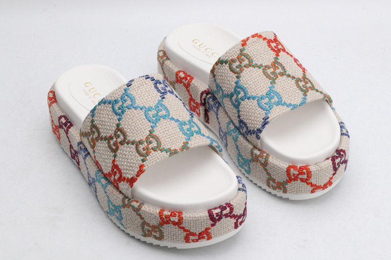 g*u*i sandals
