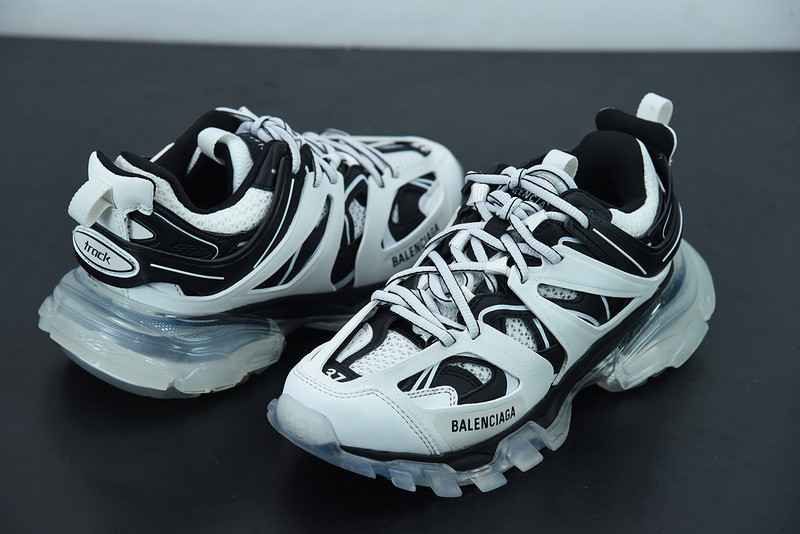 bc track sneaker
