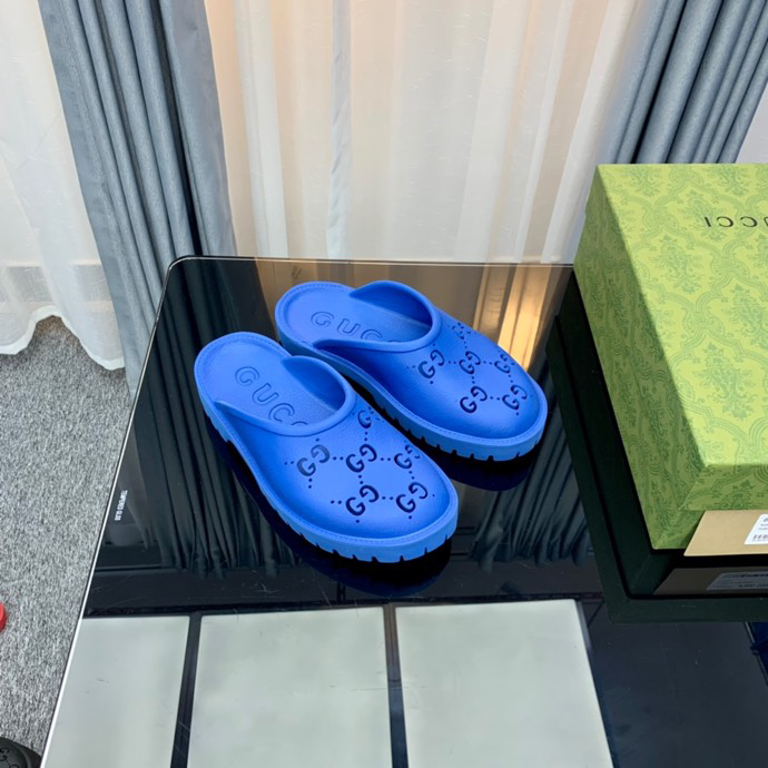 g*u*i sandals low