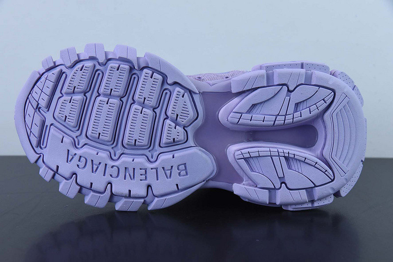 bc track sneaker