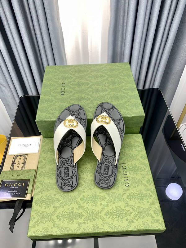 g*u*i sandals
