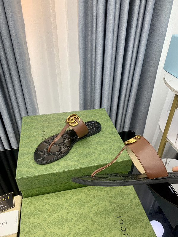 g*u*i sandals