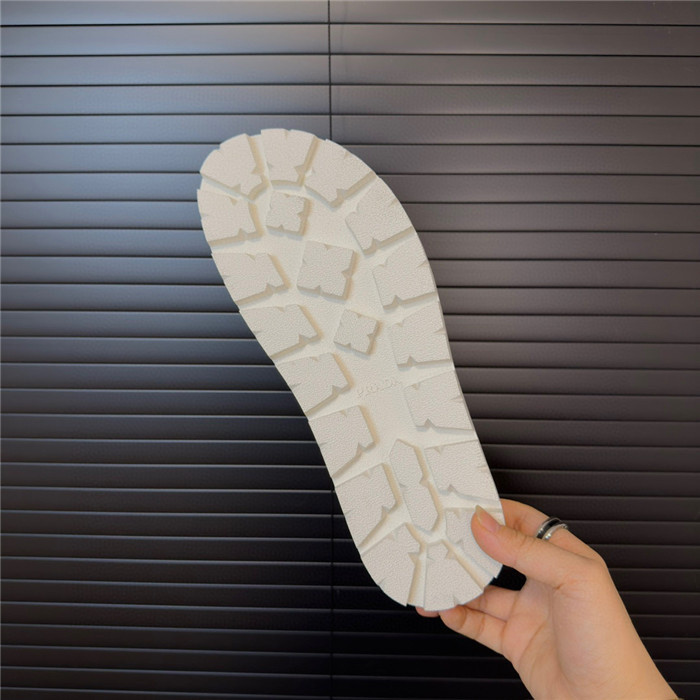 pra*a sandals