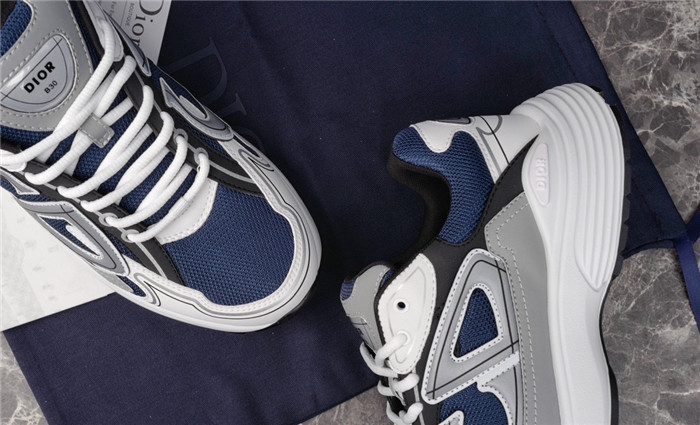 dio* sneaker