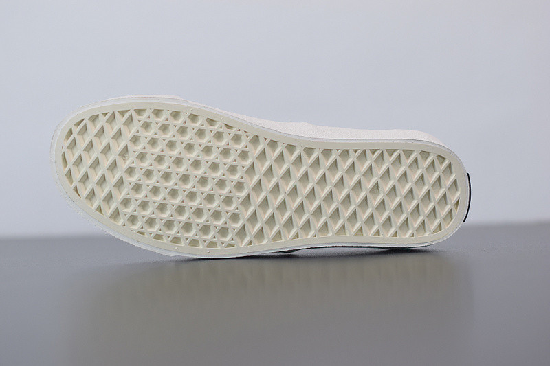 dio* sneaker