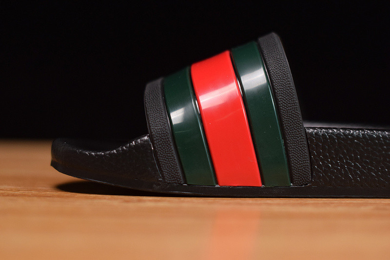 g*u*i sandals
