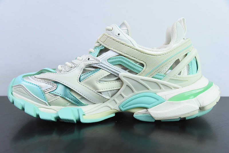 bc track sneaker