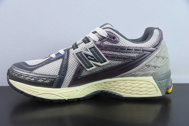 NEW BALANCE SNEAKER